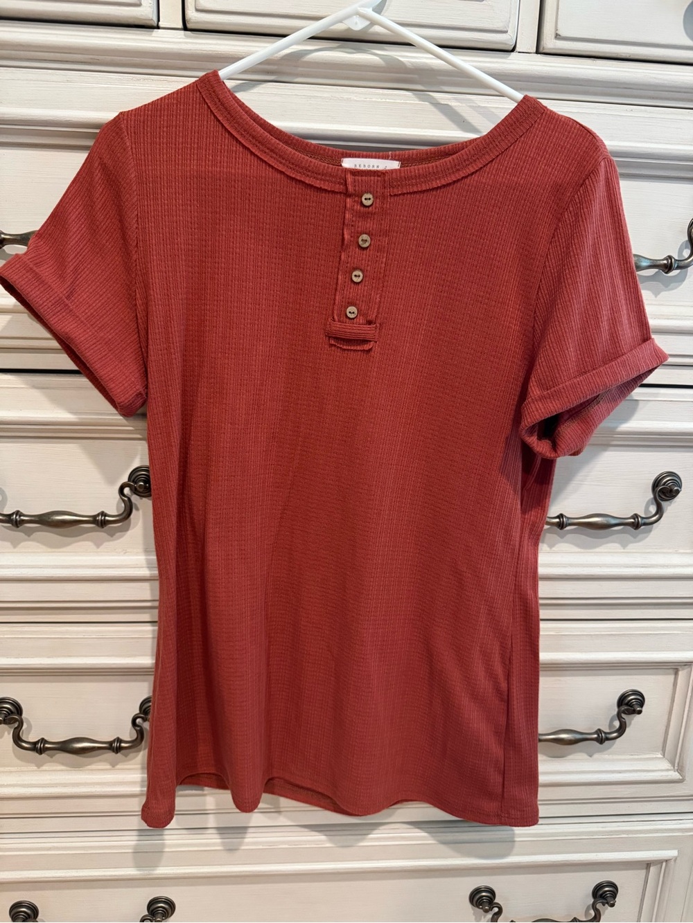 Reborn J Short-Sleeve Ribbed Henley Top - Rust Red